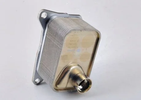 Радіатор масляний VAG 06L117021G