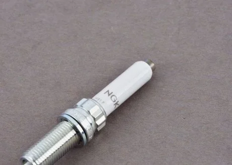 Свіча запалювання VAG 06M905606F