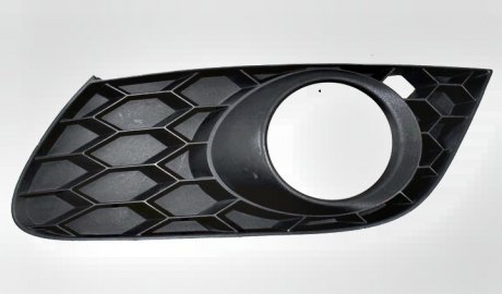 Накладка противотуманной фары правой Octavia A5 RS 2008-2012 VAG 1Z0807368C9B9 (фото 1)
