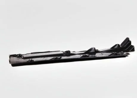 Защита днища Pasaat B6 2005-2010 правая VAG 3C0825202E (фото 1)
