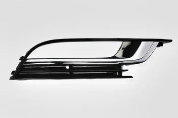 Решетка под туманку правая VW CC 2012-16 VAG 3C8854662041