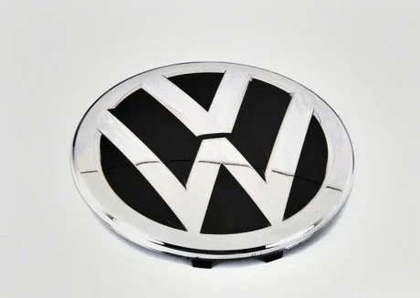 Передня емблема під дистроник Passat B8 USA 2016-18 VAG 3G0853601AJZA
