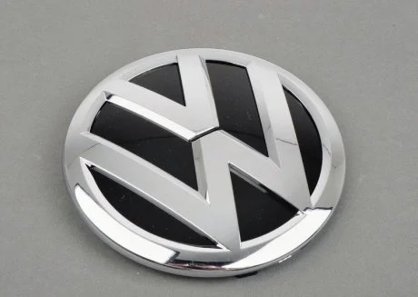 Эмблема передняя Jetta Passat B8 USA 2016-18 в решетку радиатора VAG 3G0853601BDPJ