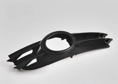 Накладка бампера правая AUDI A6 2004-09 бензин VAG 4F0807682A01C