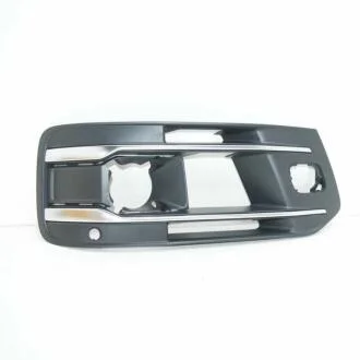 Решітка бампера права Audi Q7 4M 2016-2019 під радар і парктронік VAG 4M0807682AA4W3 (фото 1)