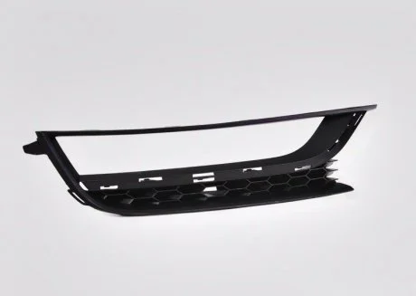 Решетка под противотуманку Passat B7 USA Америка 2011-15 правая VAG 561853666A9B9