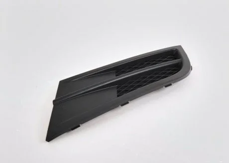 Решітка замість туманки JETTA 2015-18 права глеха VAG 5C6853666G9B9