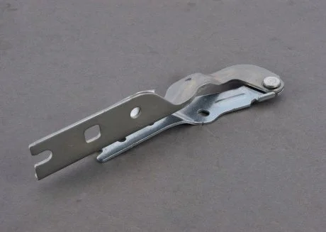 Петля капота ліва VAG 5GM823301A