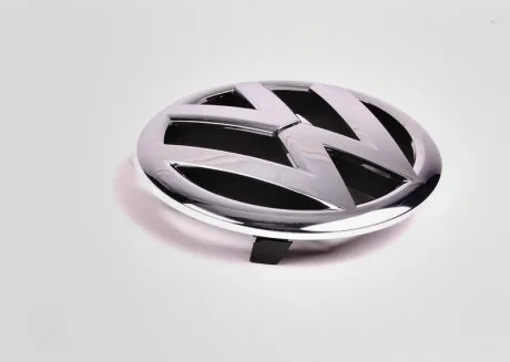 Эмблема VW перередняя Golf VAG 5K0853601FULM