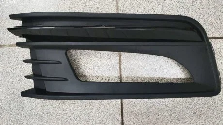 Решетка бампера правая Polo Sedan 2011- VAG 6RU854662DBUS