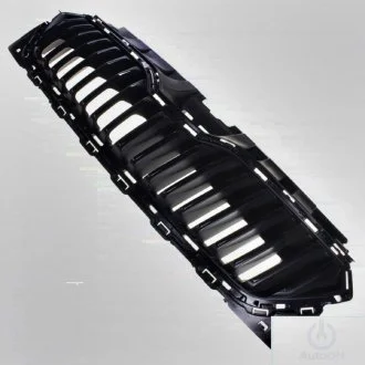 Решетка радиатора Fabia 2 2015- VAG 6V0853653C9B9