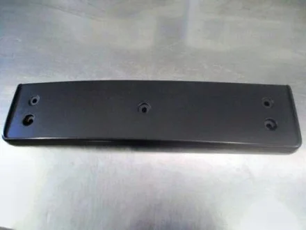 Накладка под номерной знак Touareg 7P 2010-18 VAG 7P6807285