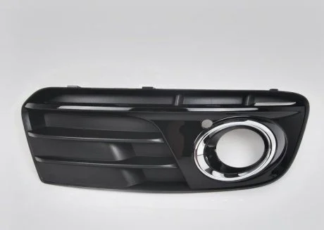 Решітка під туманку Audi Q5 2012-2016 права VAG 8R0807682JBJI