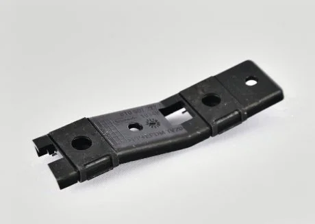 Накладка крепежная VAG 8T0807277A