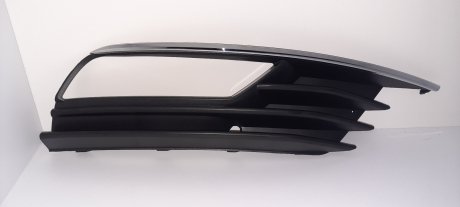 Решітка радіатора права Audi A3 8v 2012- VAG 8V5807682A9B9