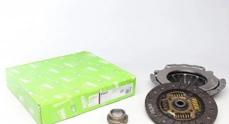Комплект зчеплення + підшипник Valeo 826631