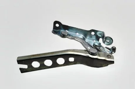 Петля капота Octavia A5 2004-2013 правая Vika 88230888601