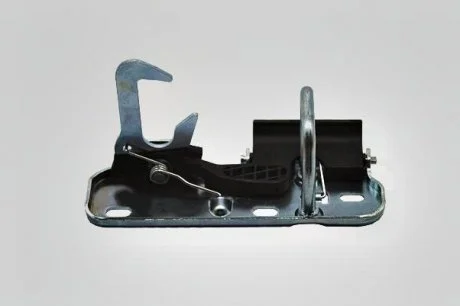 Крюк замка капота Golf 5 Jetta Tiguan 2003-17 Vika 88231800401
