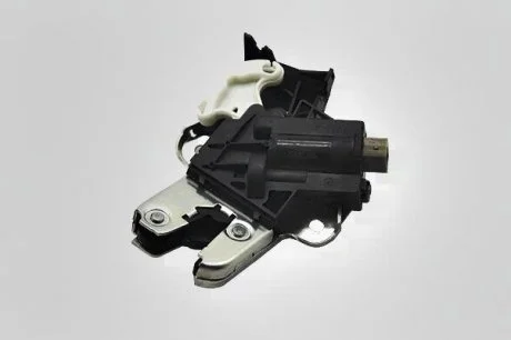 Замок кришки багажника Passat B6 Audi A4 B7, A5 A6 A8 седан 2005-10 Vika 88271793101